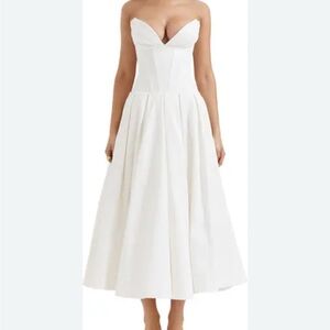 Elegant White Strapless Dress